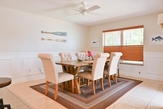 Building Photo - 12828 Meadowbreeze Dr