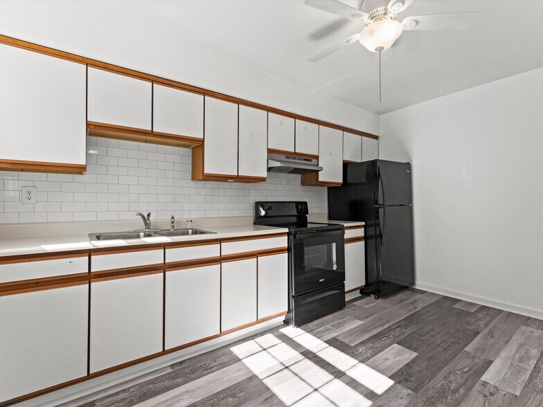 Building Photo - 3025 Glenan Dr
