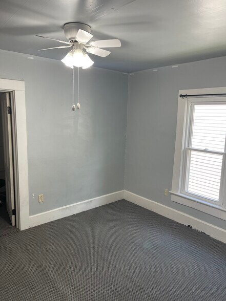 Building Photo - 305 Allen Ln SE