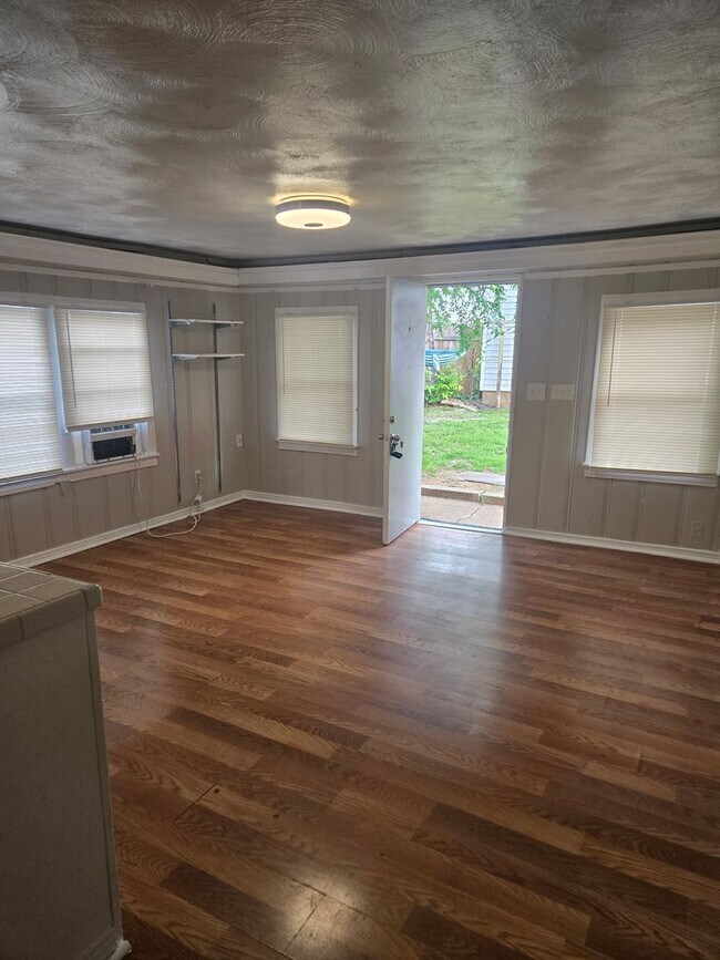 Building Photo - 2604 Bomar Ave