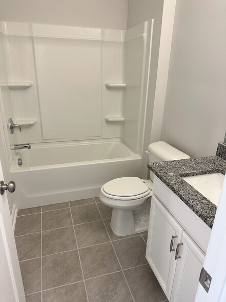 Building Photo - Room in Townhome on Austin Falls Sta