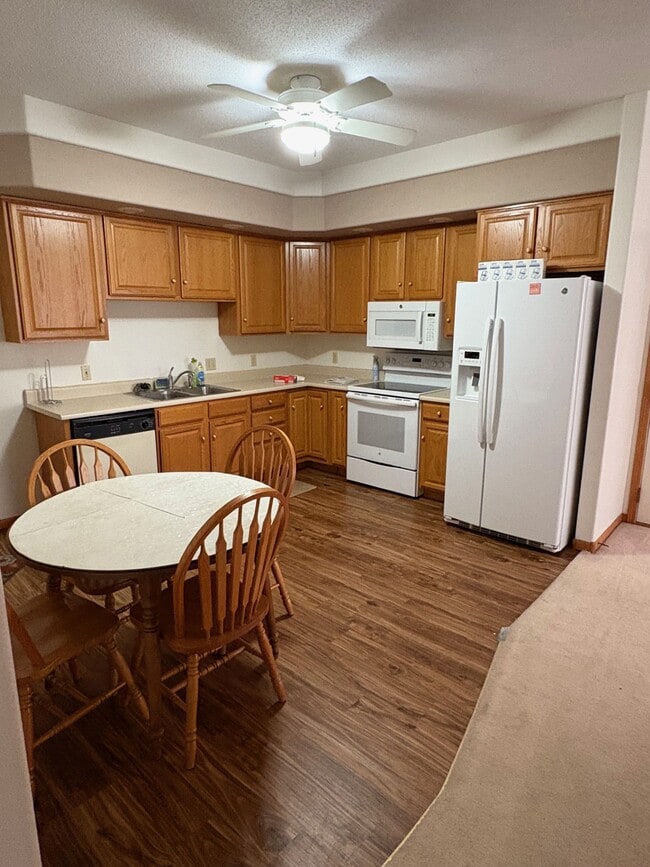 Building Photo - 1104 E 15th St