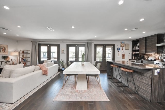 Building Photo - 1410 Hyde Park Blvd