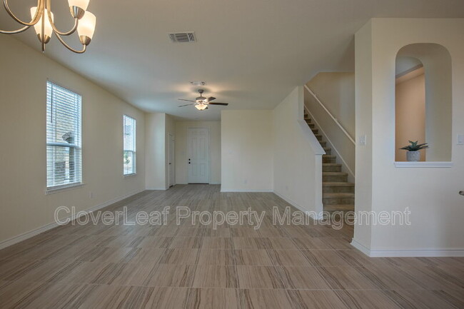 Building Photo - 571 Pebble Bend