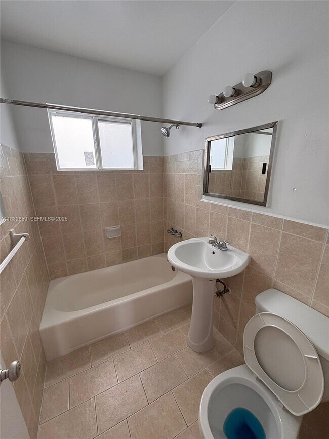 Building Photo - 2101 Calais Dr