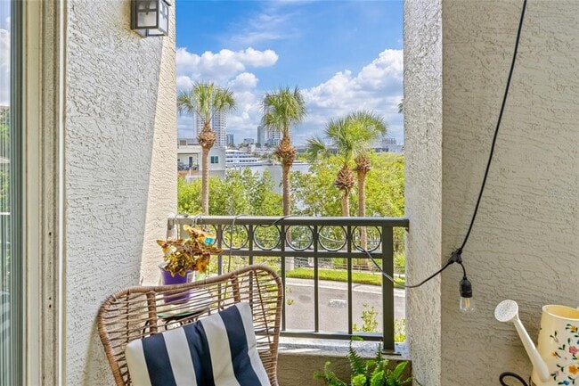 Building Photo - 740 Mainsail Dr