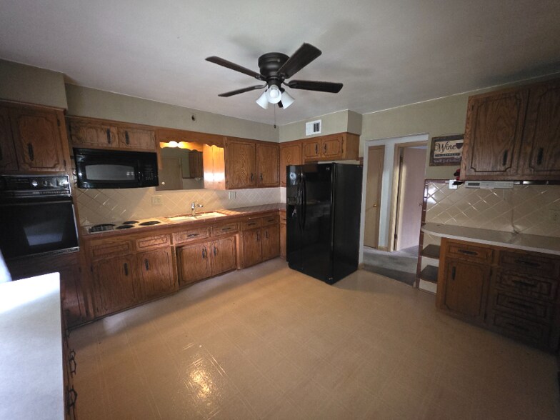 Primary Photo - 2866 S 58th St