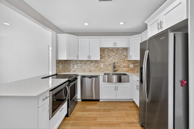 Building Photo - 541 40th Ave NE