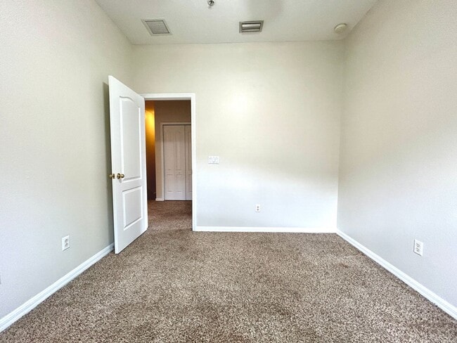 Building Photo - Beautiful Townhome in Lake Nona