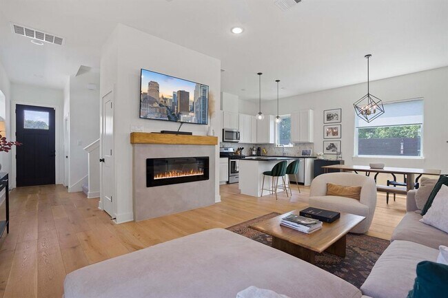 Building Photo - 5806 Sutherlin Rd