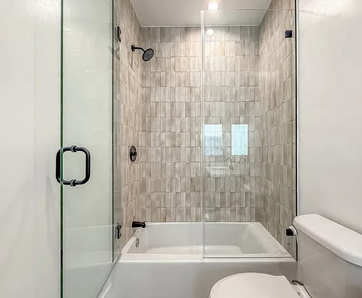 Building Photo - 150 N Arnaz Dr