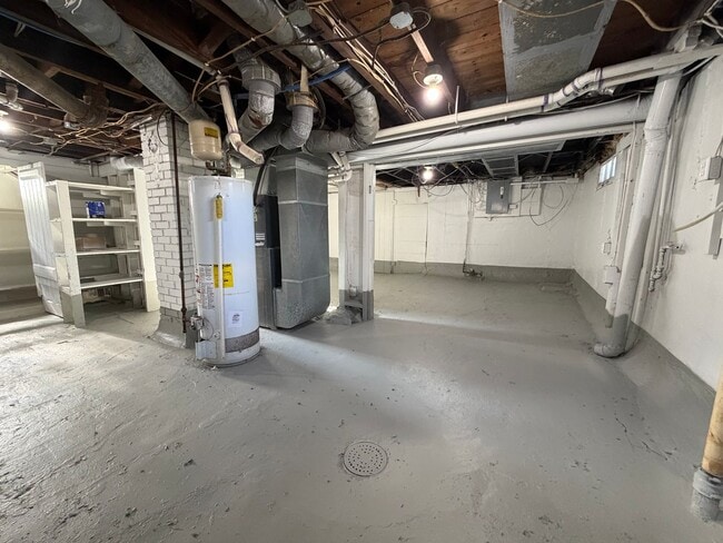 Building Photo - Remodeled 3 bed, 1 bath home for rent in E...