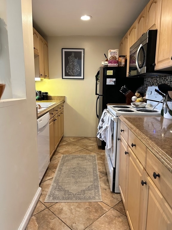 Building Photo - 390 Riverway