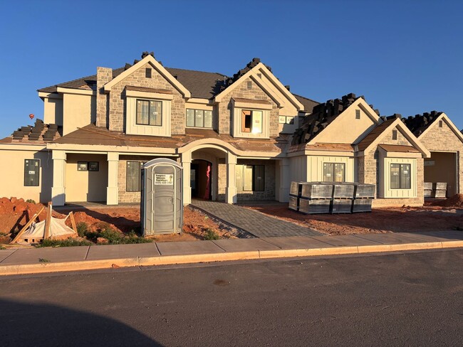 Building Photo - BRAND NEW Gorgeous 6 bed 7 bath with Pool ...