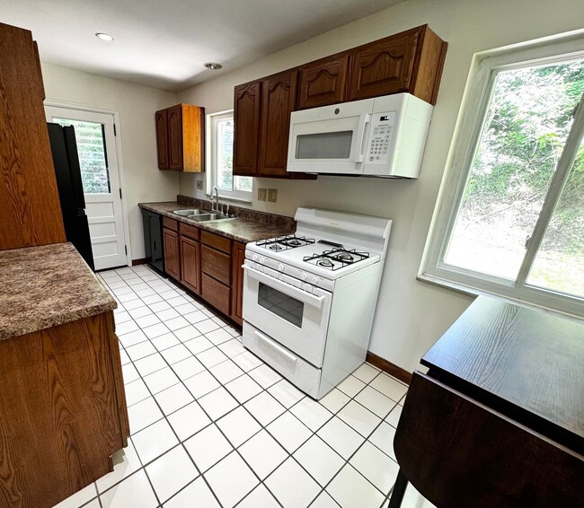 Building Photo - BRENTWOOD BEAUTY -- Available Now!!