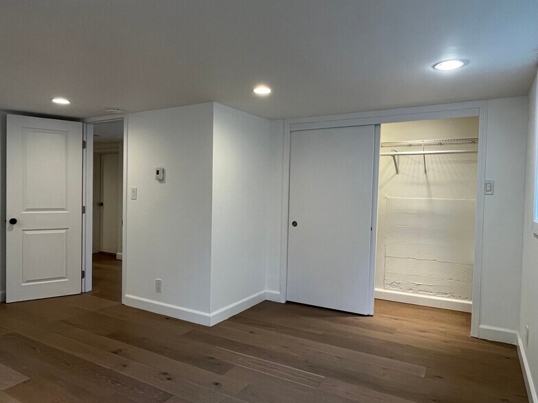 Building Photo - 9219 8th Ave NW