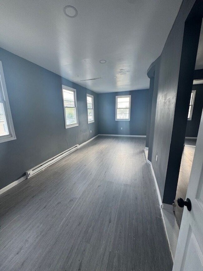 Building Photo - 116 E Ridge St