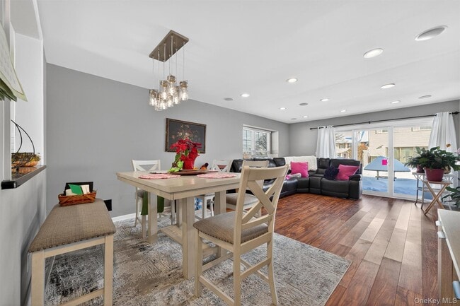 Building Photo - 12 Brook Dr