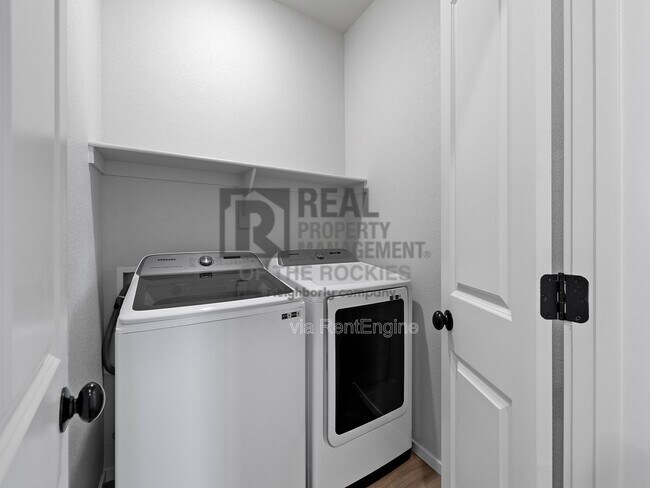 Building Photo - 2296 Setting Sun Dr