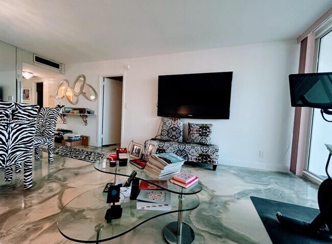 Building Photo - 2030 S Ocean Dr