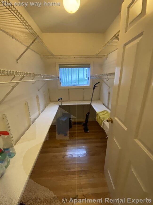 Building Photo - 309 Beacon St