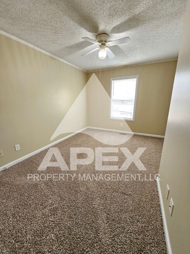 Building Photo - 3 Bd | 2 Ba Top Floor Condo in West Knoxville!