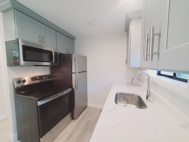 Building Photo - 28 Ferris Ave