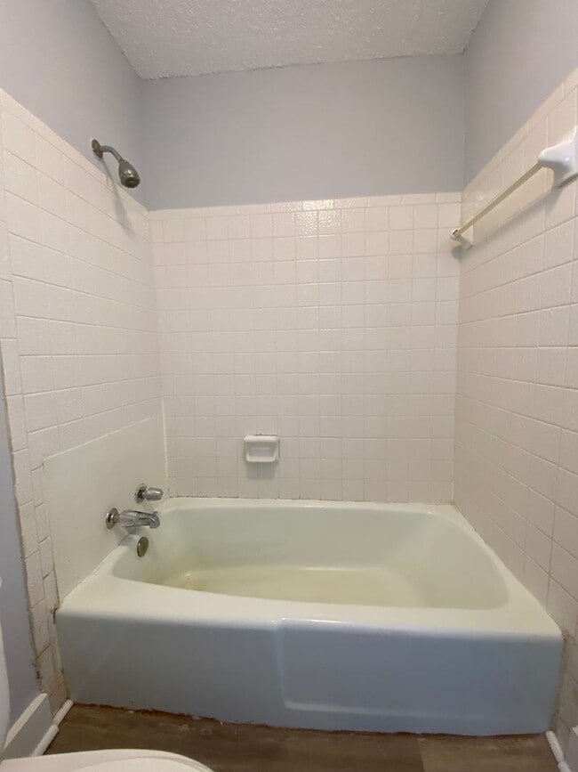 Building Photo - Lovely 1 bedroom condo in South Nashville! Private Balcony!