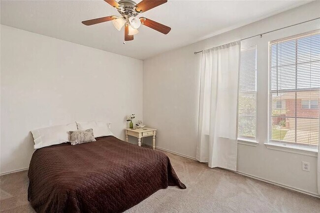 Building Photo - 206 Black