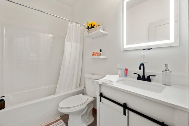 Building Photo - 125 Mountain View Dr