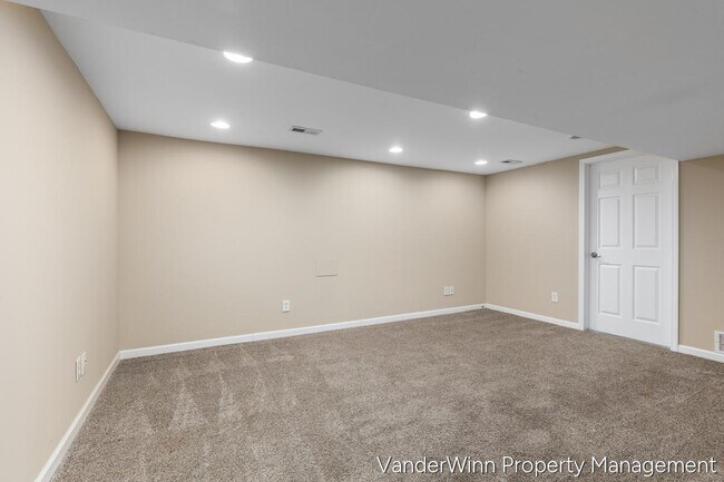 Building Photo - 10945 Mountain Ash Ave NW