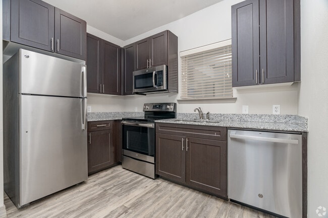 Building Photo - Live Oak Apartments