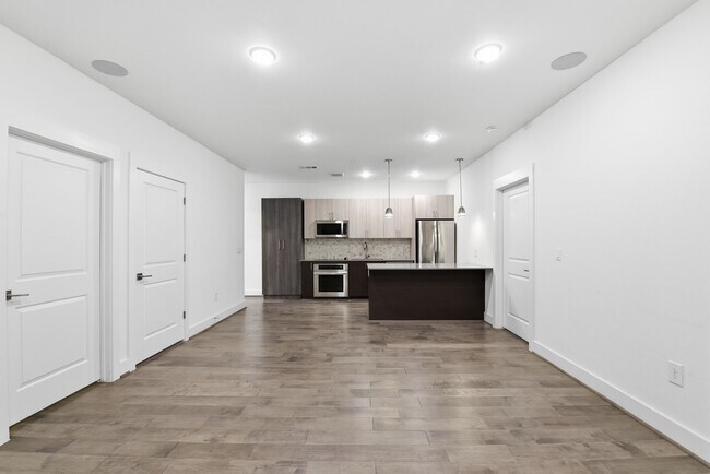 Building Photo - 4819 Caroline St