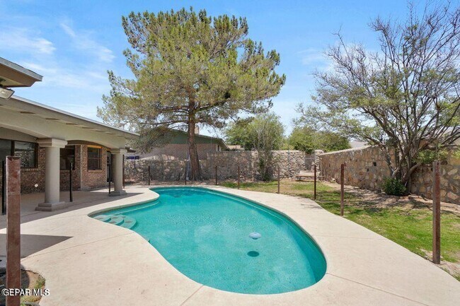 Building Photo - 6836 Orizaba Ave