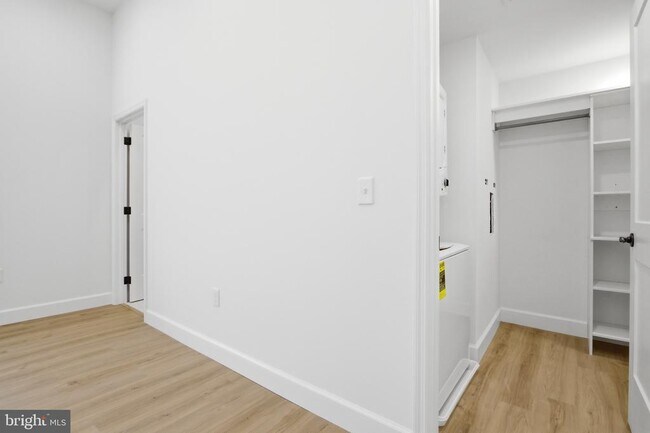 Building Photo - 100 W Front St