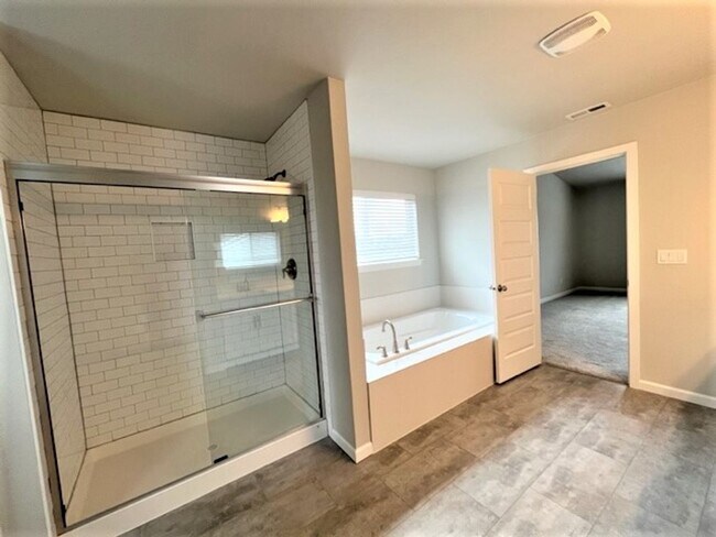 Building Photo - 4 Bedroom 2.5 Bath Home Carlton OR