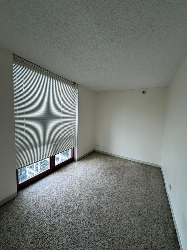 Building Photo - 200 N Dearborn St