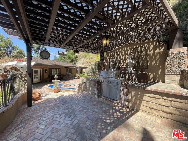 Building Photo - 1830 Maginn Dr