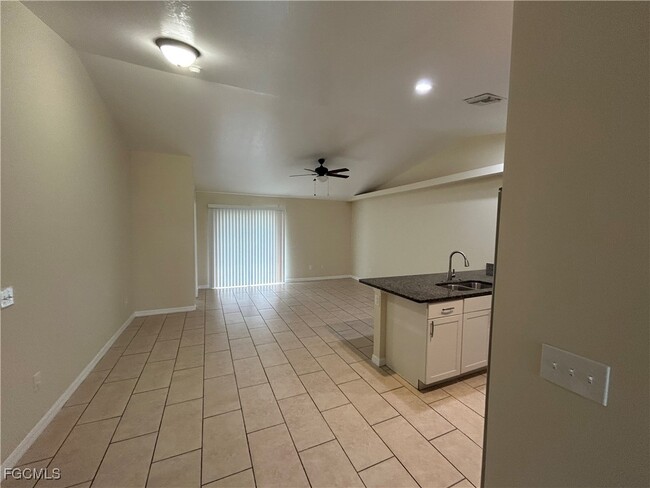 Building Photo - 406 Piper Ave