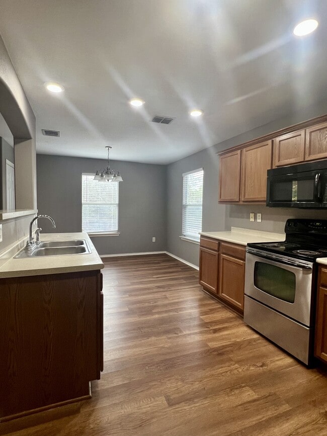 Building Photo - 9411 Rainbow Creek