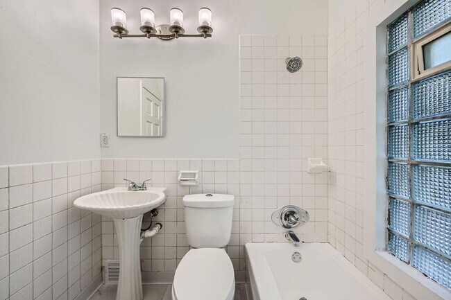 Building Photo - 3014 N Humboldt Ave