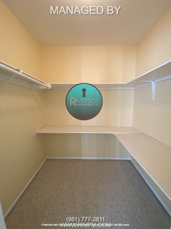 Building Photo - Spacious 4 Bed 2 Bath Pool Home Located Next Door to Ben Franklin Elementary School!