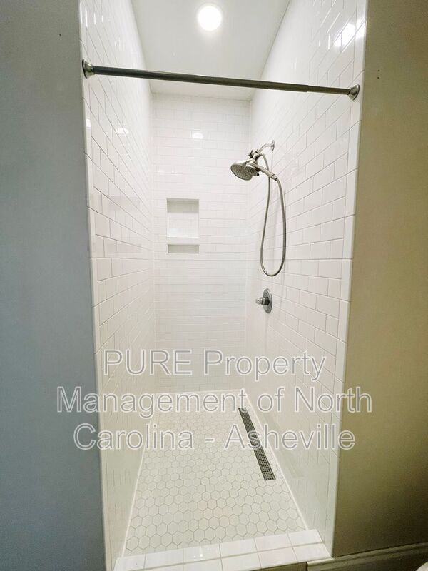 Building Photo - 125 Ashwood Rd