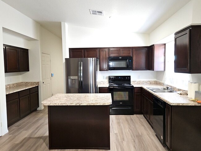 Building Photo - 4 bedroom rental for Lease