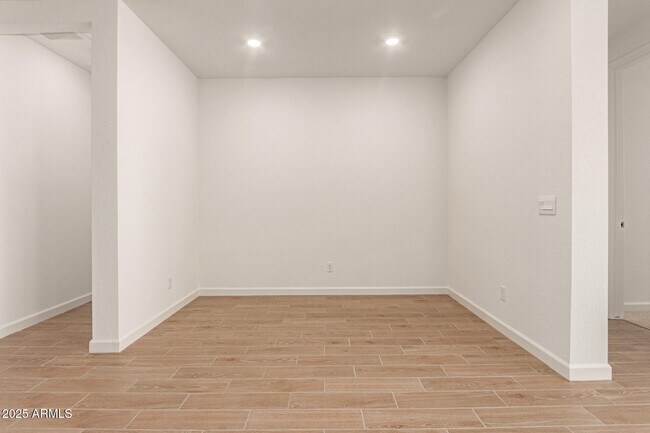 Building Photo - 17735 W Msn Ln