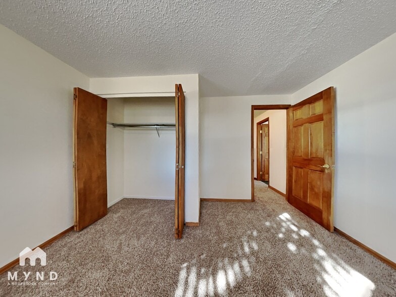 Building Photo - 775 S Braun St