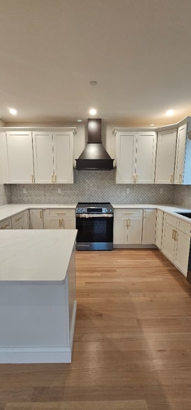 Primary Photo - 17 Hadley Pl