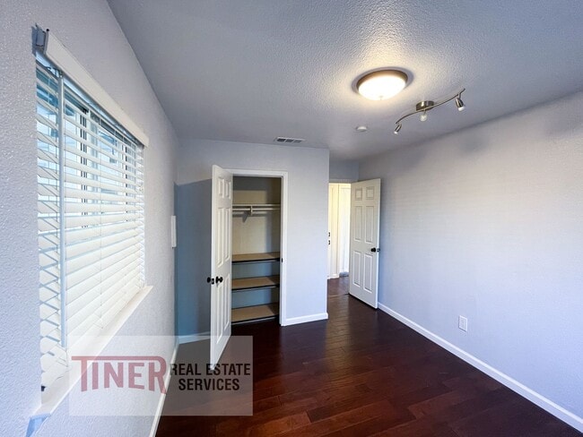 Building Photo - Beautiful Colonial Village Home