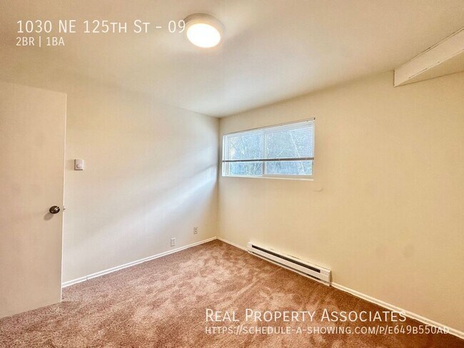 Building Photo - 1030 NE 125th St