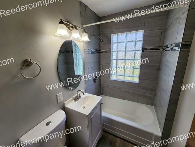 Building Photo - Updated 2 bedroom 1 bathroom house
